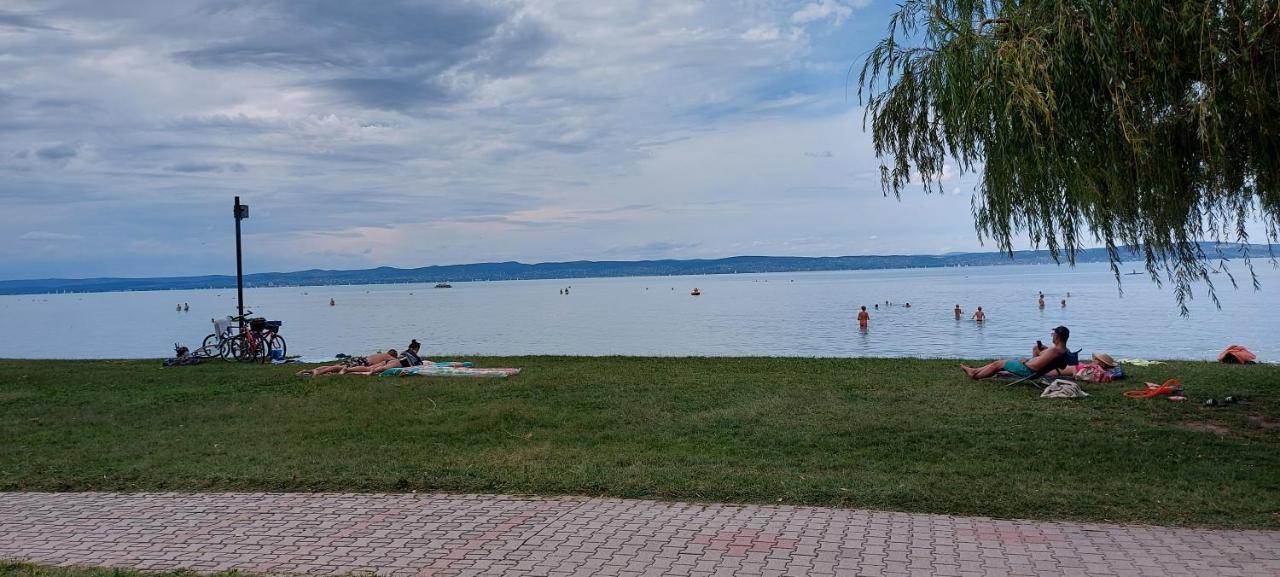 Life Apartmanok Siófok Buitenkant foto